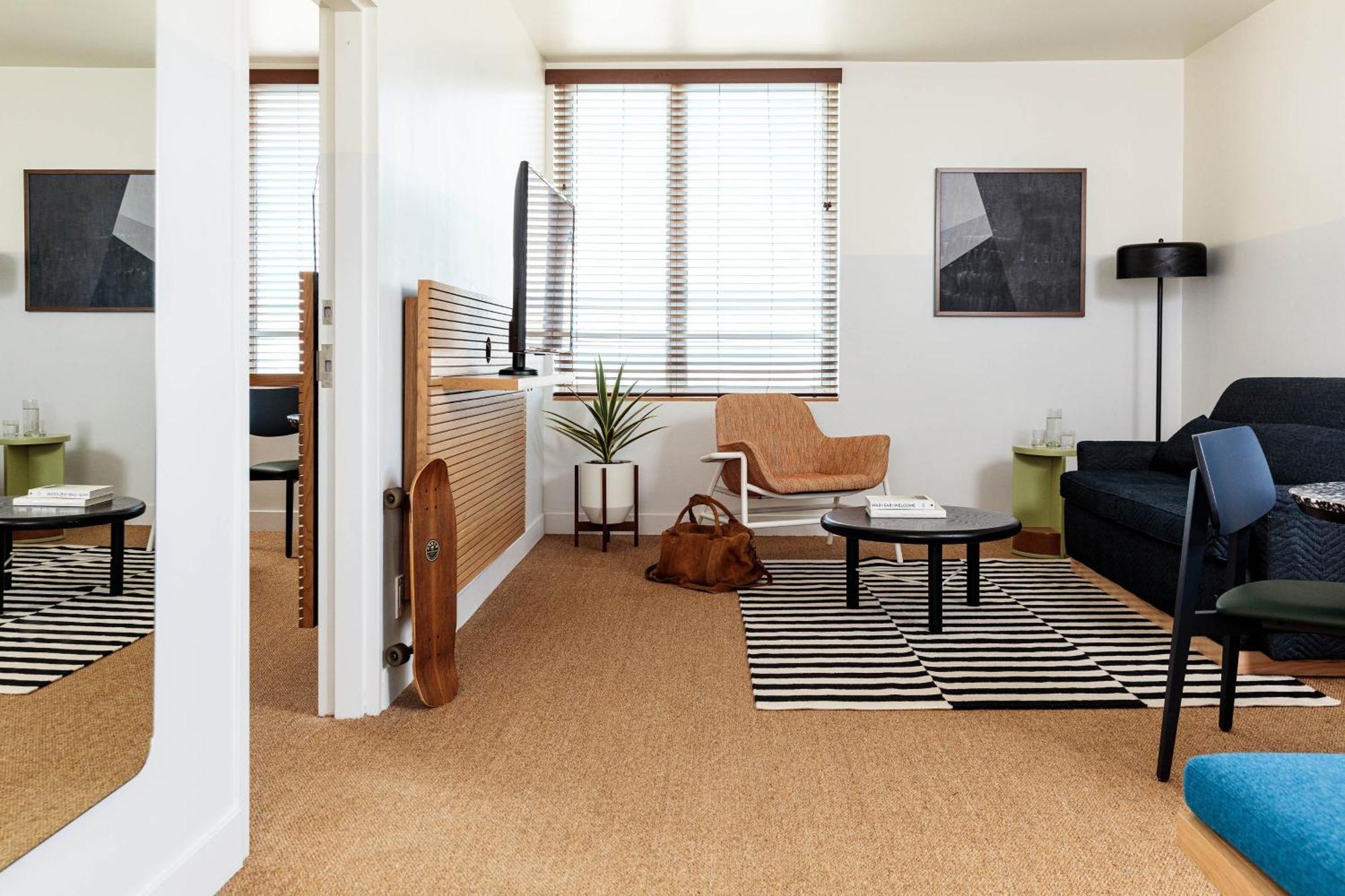 Hotel June West La, A Member Of Design Hotels Лос-Анджелес Экстерьер фото